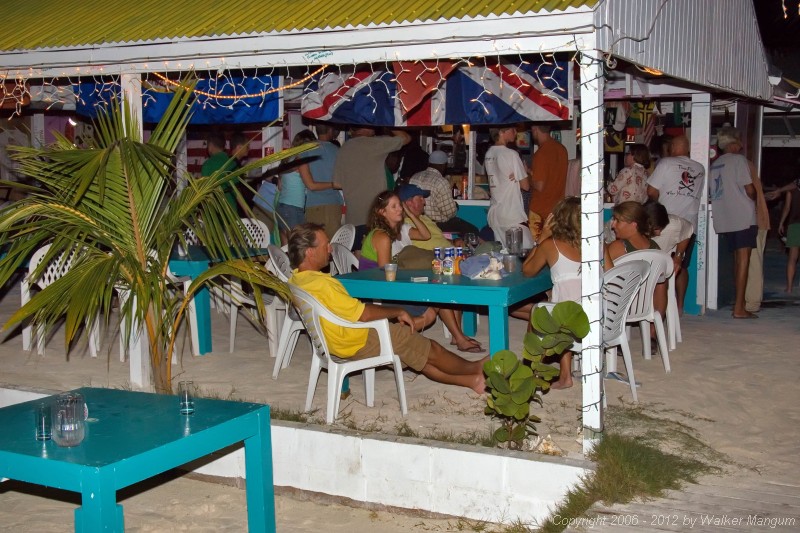 Potter's By The Sea - THE BAR at night!