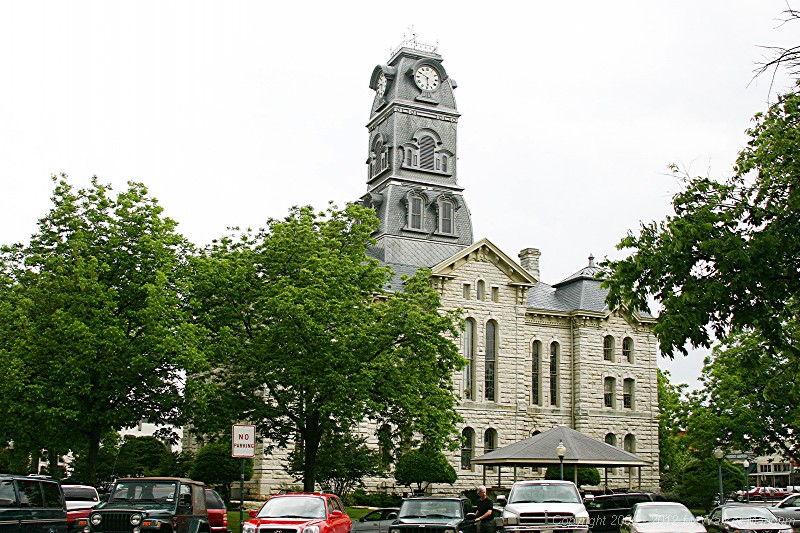 Hood County Courthouse in the center of the town square.
